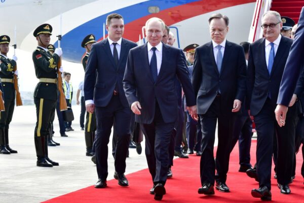 Cumbre OCS | Putin llega a China y arranca su visita (Video)