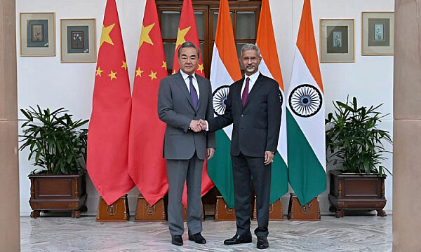 Ministros de Asuntos Exteriores de India y China acuerdan ampliar la colaboración entre ambos países