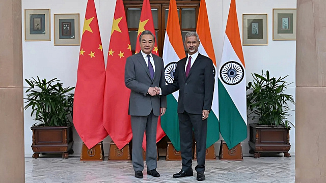 Ministros de Asuntos Exteriores de India y China acuerdan ampliar la colaboración entre ambos países