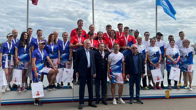 Marca “Hecho en Rusia” se presentó a la comunidad internacional en una regata de remo